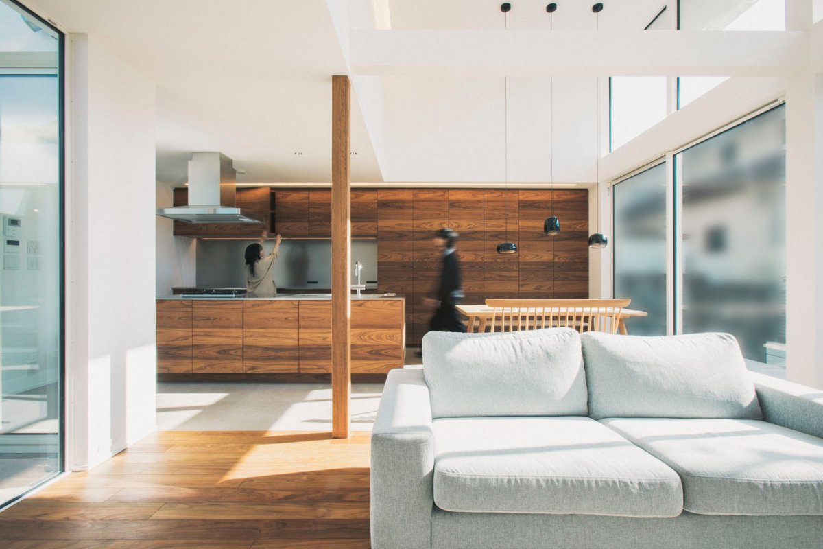 素材が引き立つ、広々と使いやすく洗礼されたキッチン